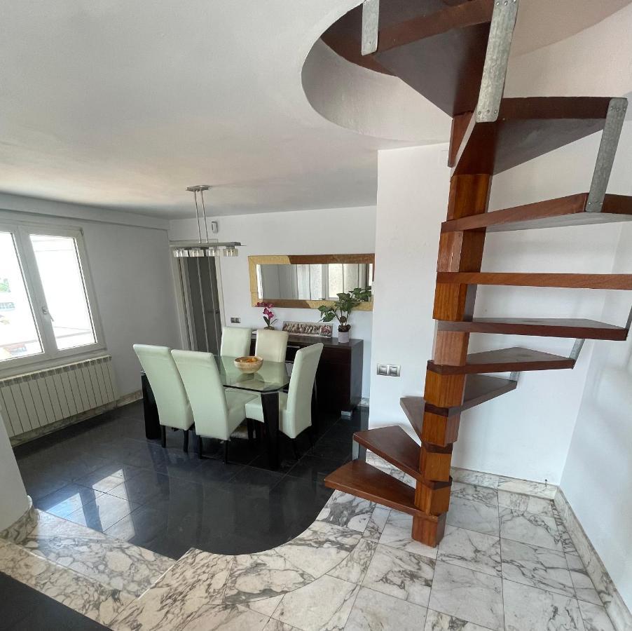 Stunning Penthouse Apartment ชีโรนา ภายนอก รูปภาพ